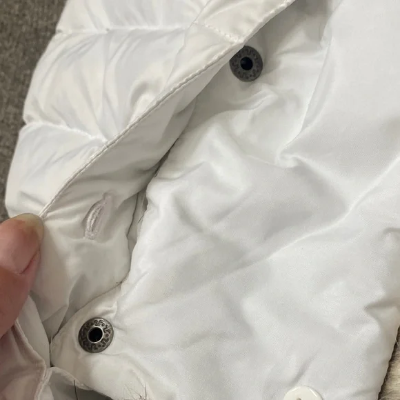 Eddie Bauer XXL Women's White Quilted Vest with Faux Fur Trim - Picture 4 of 12